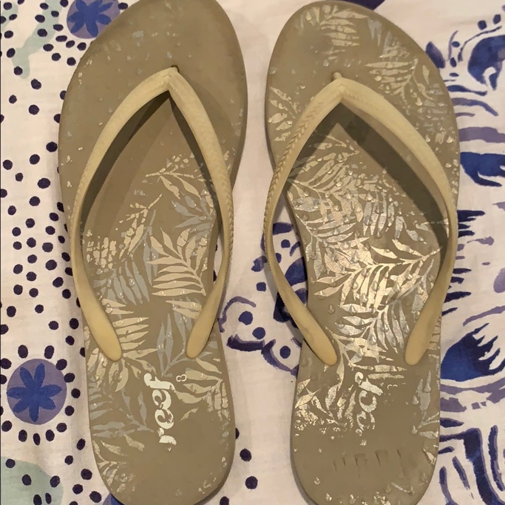 Reef flip flops size 8!